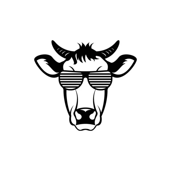 Vector Cow Head Face Retro Hipster Logos Emblems Badges Labels — Stock Vector