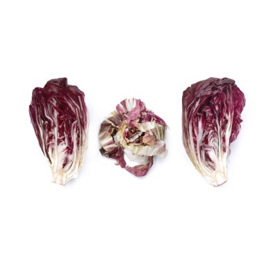 Organik mor Radicchio marul yaş sebze izole beyaz arka plan üzerinde