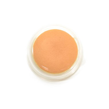 Ev yapımı tereyağı cheesecake izole beyaz arka plan üzerinde