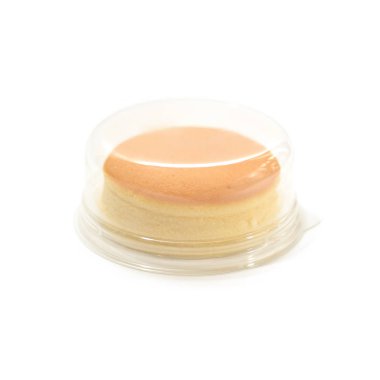 Ev yapımı tereyağı cheesecake izole beyaz arka plan üzerinde