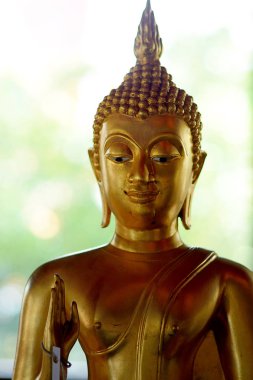 Arka plan olarak sanat tarzı altın buddha durumda