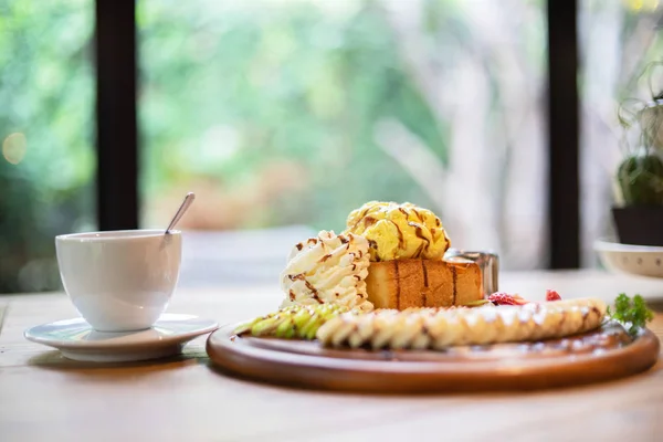 Vanilkový Toast Bobulové Ovoce Kávou Jako Pozadí — Stock fotografie