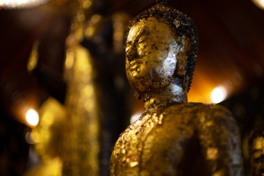 Watbangpleeyainai templ sanat tarzında Altın tomurcuklu devlet