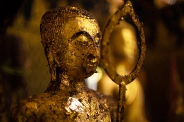 Watbangpleeyainai templ sanat tarzında Altın tomurcuklu devlet