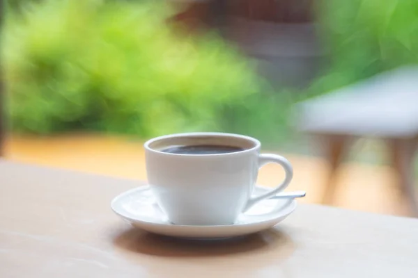 木桌上的热咖啡杯作为饮料背景 — 图库照片