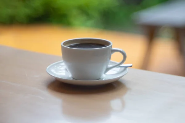 木桌上的热咖啡杯作为饮料背景 — 图库照片