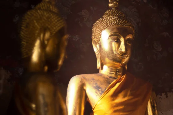 Ancient golden buddha state at Wat Suthat, Bangkok, Tailândia — Fotografia de Stock