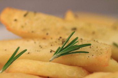 Patate al forno rosmarino