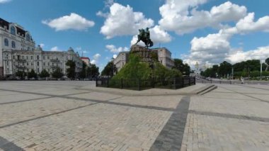 Ukrayna 'nın Kiev kentindeki Bohdan Khmelnytsky Anıtı. Anıt 1888 'de inşa edildi.