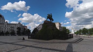 Ukrayna 'nın Kiev kentindeki Bohdan Khmelnytsky Anıtı. Zaman aşımı. Anıt 1888 'de inşa edildi.