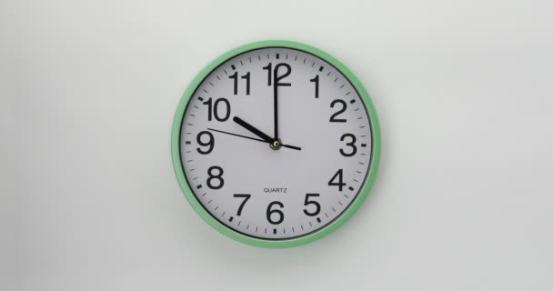 Quartz Wall Clock White Background Clock Shows Ten Clock Dci — Stock Video