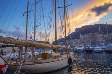 Monaco Monte Carlo içinde yat limanı görünümünü