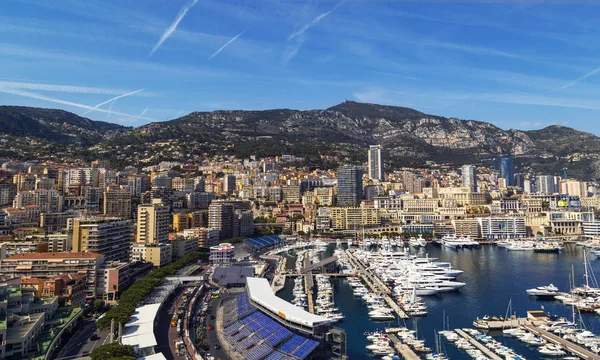 Monaco Monte Carlo içinde yat limanı görünümünü