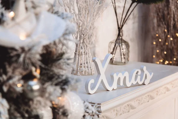 İç Noel süslemeleri: ahşap beyaz word ve melek 