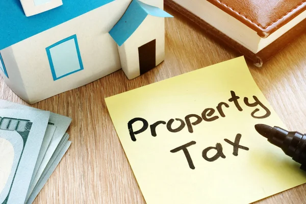 Memo Stick Words Property Tax Model House — Stock Photo, Image