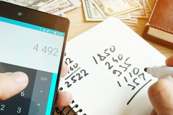 Adam akıllı telefon numaraları ev mali hesaplanması ile.