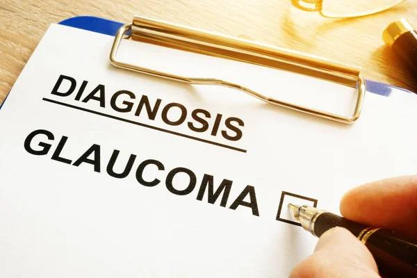 Uomo Possesso Glaucoma Penna — Foto Stock