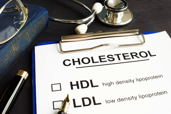 コレステロール Hdl Ldl 机の上の医療フォーム — ストック写真