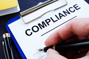 Adam bir uygunluk formu doldurma.