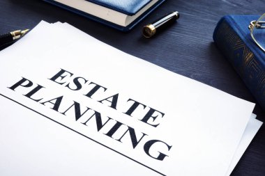 Emlak planlama belgeleri bir masanın üzerinde. İrade kavramı.
