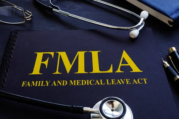 Fmla の家族 医療休暇法と聴診器 — ストック写真