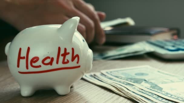 Gesundheit Auf Einem Sparschwein Behandlungskosten Geld Für Medizin — Stockvideo