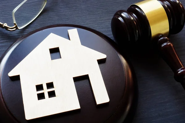 Model House Gavel Property Law — Stock Photo, Image