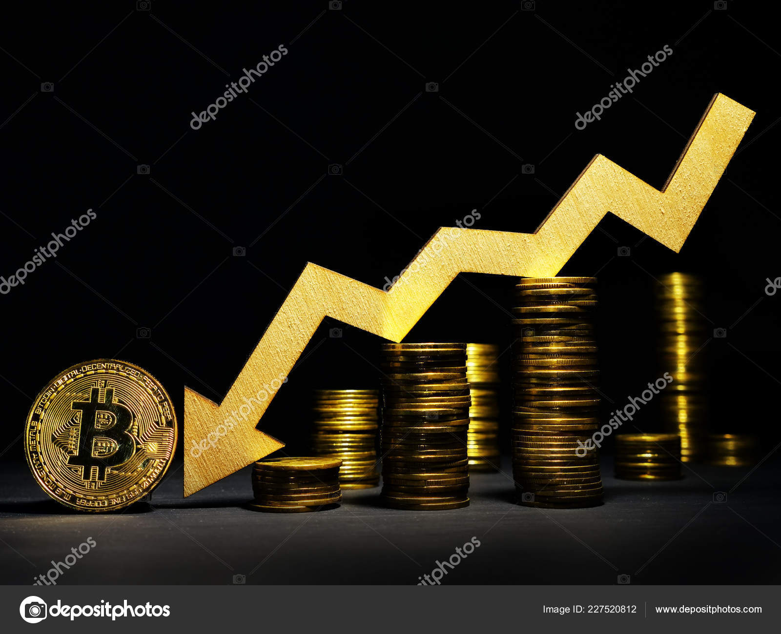 Caída Bitcoin Btc Costo Flecha Abajo Monedas — Foto editorial de stock  #227520812 ©designer491