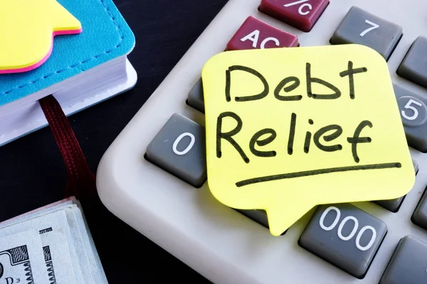 Debt Relief Concept Geld Rekenmachine Een Bureau — Stockfoto