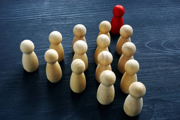 Teamwork Geschäfts Und Führungskonzept Holzfiguren Auf Dem Schreibtisch — Stockfoto