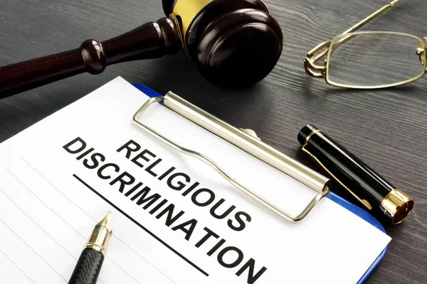 Religiös Diskriminering Fordran Och Pennan Ett Bord — Stockfoto