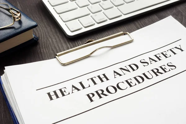 Klembord Met Procedures Van Gezondheid Veiligheid Tafel — Stockfoto