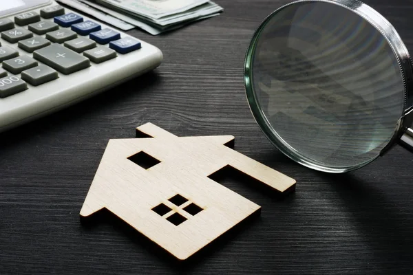 Property Assessment Wooden House Magnifier Calculator — Stock Photo, Image
