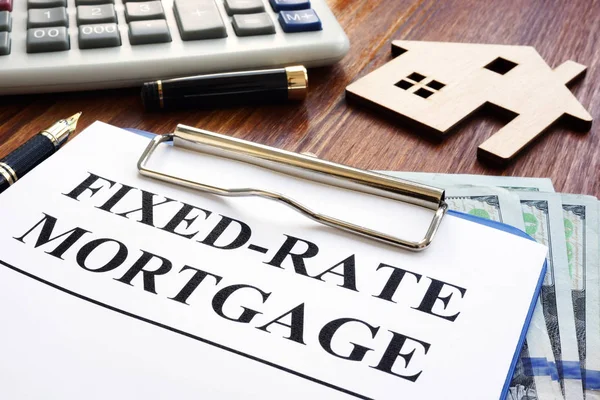 Fixed Rate Mortgage Wooden Home Calculator — Stock Photo, Image