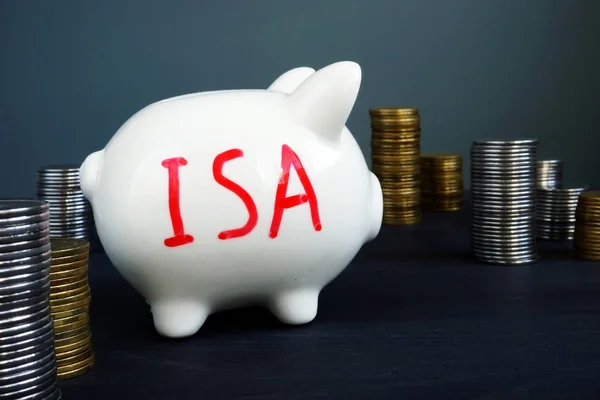 Cuenta de ahorros individual ISA escrita en un lado de la alcancía . —  Fotos de Stock
