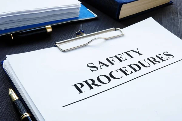 Workplace health and safety Procedures with clipboard. — Stock Photo, Image