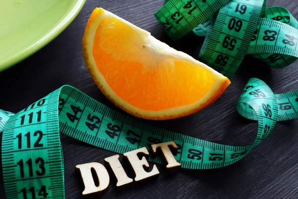 Weight loss concept. Plate and word diet on a desk. — Stock Photo, Image