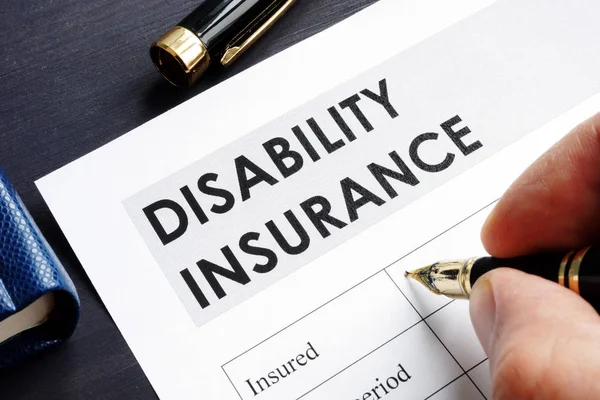 Člověk je plnění pojištění formou invalidní. — Stock fotografie