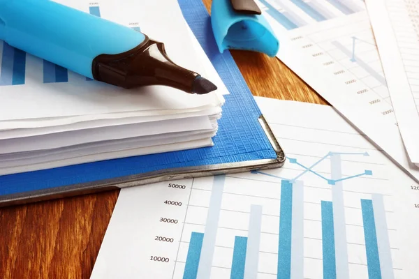 Financial graphs and report with marker. Folder and business papers. — Stock Photo, Image