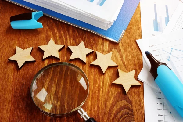 Five stars and magnifying glass. Business appraisal and evaluation. — Stock Photo, Image