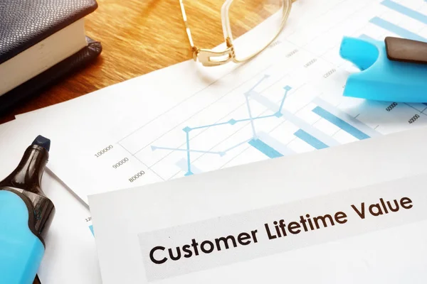 Customer lifetime value CLV or CLTV report papers. — Stock Photo, Image