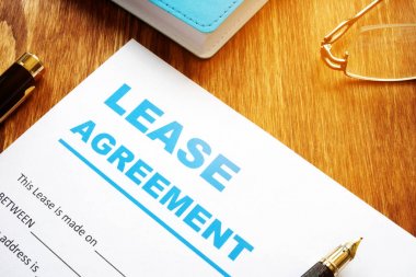 Doldurmak için kalem ile kira sözleşmesi formu.