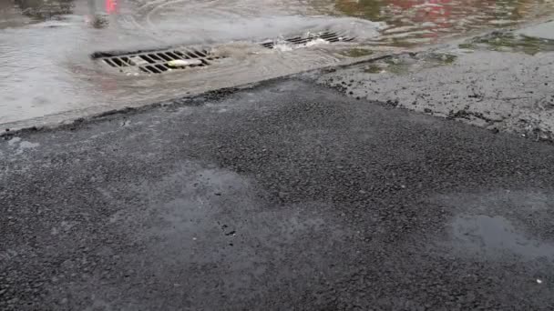 Vízáramlás Utcán Heves Esőzések — Stock videók
