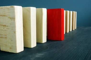 Kalabalık tan ve bireysellik kavramından öne çık.