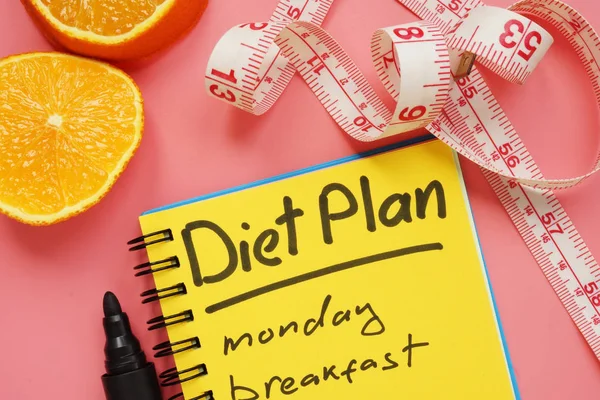 Diet plan and measuring tape on pink desk. — Stock Photo, Image