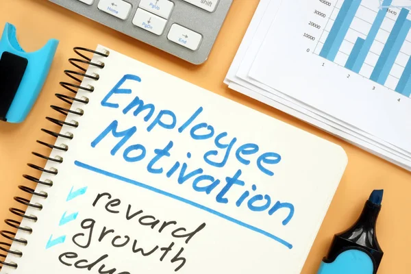 Alkalmazotti motivációs terv jutalmazási és növekedési szavakkal. — Stock Fotó