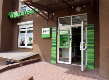 Kiev, Ukrayna. 05 Haziran 2019. Privatbank bilding'e giriş.