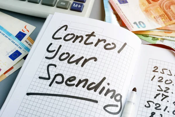 Controlla le tue spese. Libro di bilancio ed euro . — Foto Stock