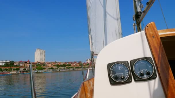 Barco Nada Hasta Ciudad Vista Desde Barco Actividades Verano — Vídeos de Stock