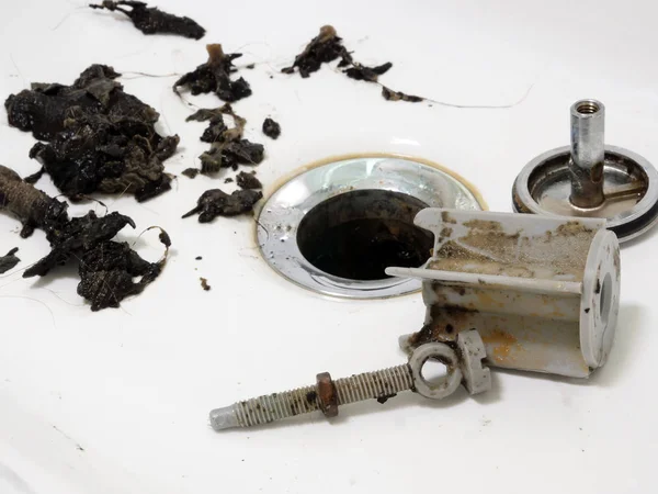 Clogged sink in the bathroom and pipe cleaning. — Stock Photo, Image